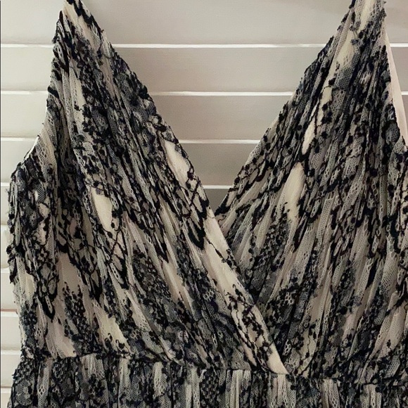 Alice and Olivia Surplice Scalloped Hem Dress - Picture 6 of 9